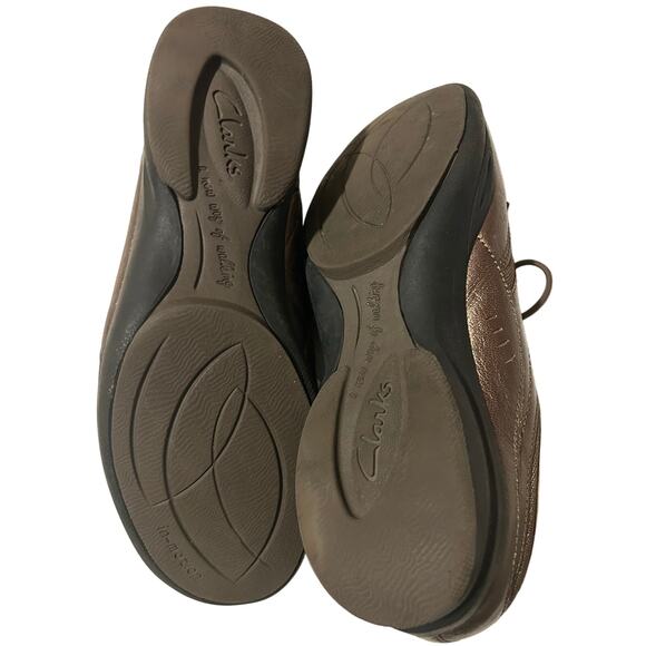 Women’s Clark’s in motion leather gold lace up
Shoes size 8.5 - Picture 2 of 3